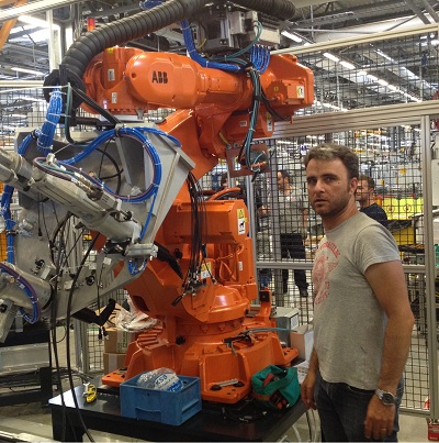 Automazione con robot antropomorfo